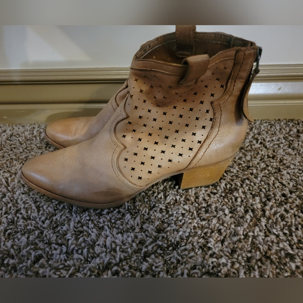 SAM EDELMAN Womens Sz 8.5 Reynolds Saddle Brown Punch Out Western Ankle Bootie
